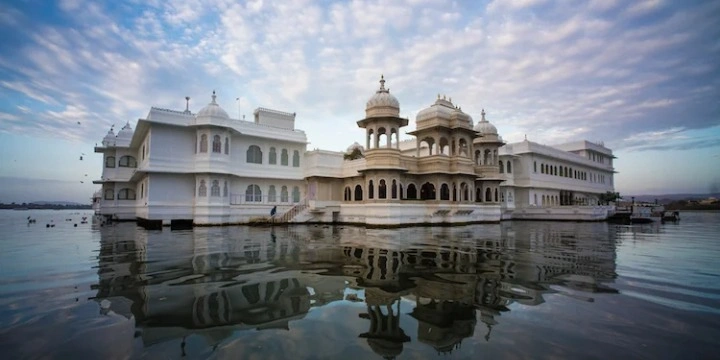 10 Best Palace Hotels in Rajasthan for a Royal Stay 7 Taj-Lake.