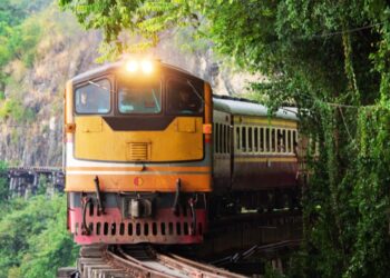 Travel Rethink Ways Luxury Indian Train 01