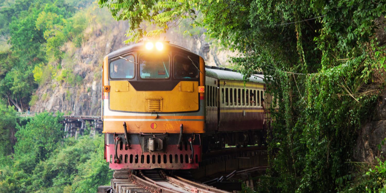 Luxury Train Journeys Through India in Style | Travel Rethink Ways 14 Travel Rethink Ways Luxury Indian Train 01