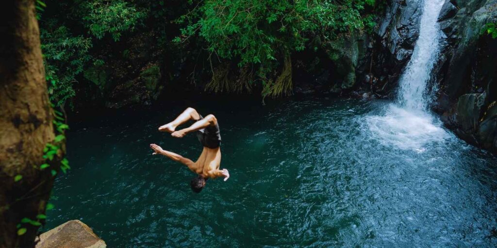 rethinkways-bali-adventure-cliff-jumping