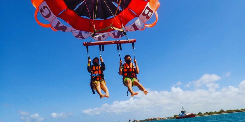 rethinkways-bali-adventure-parasailing