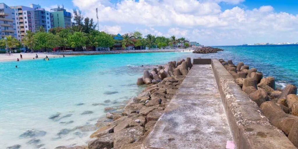 rethinkways-maldives-honeymoon-artificial-beach