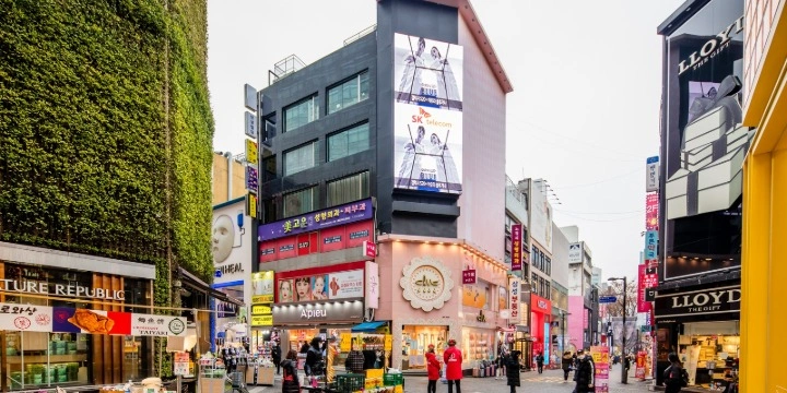 South Korea Attractions: 30 Must-Visit Places & Experiences for an Unforgettable Trip| Travel Rethink Ways 5 outh-korea-attraction-Myeongdong.