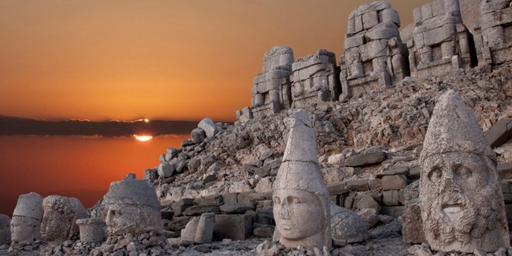 trukey-attraction-Mount-Nemrut.