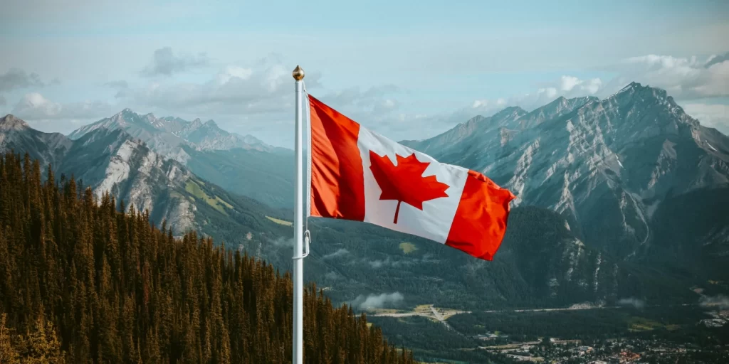 Canada Bucket List: 30 Amazing Attractions & Scenic Wonders | Travel Rethink Ways 1 canadar