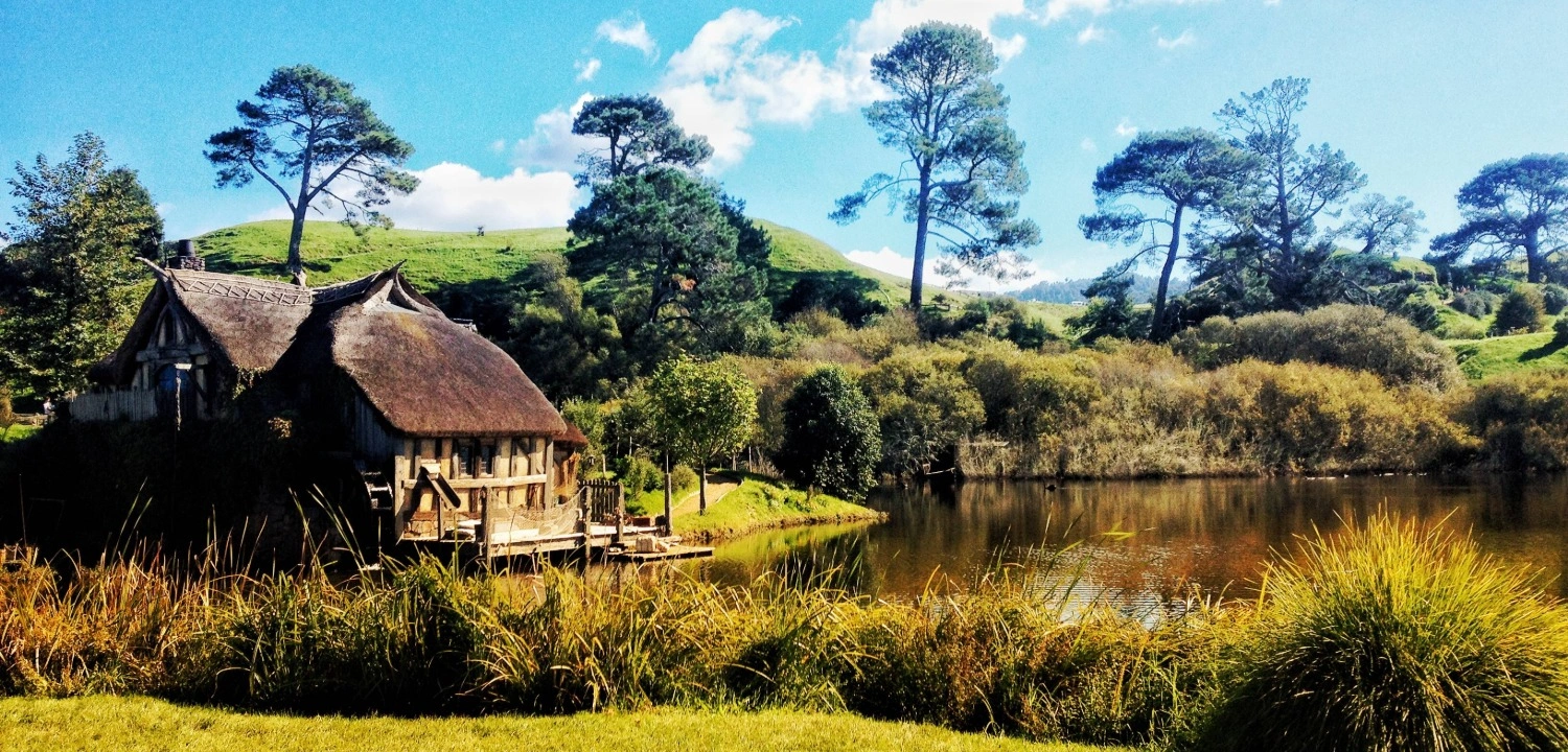 Top New Zealand Attractions: 25 Places to Explore | Travel Rethink Ways 13 New-Zeeland-Hobbiton