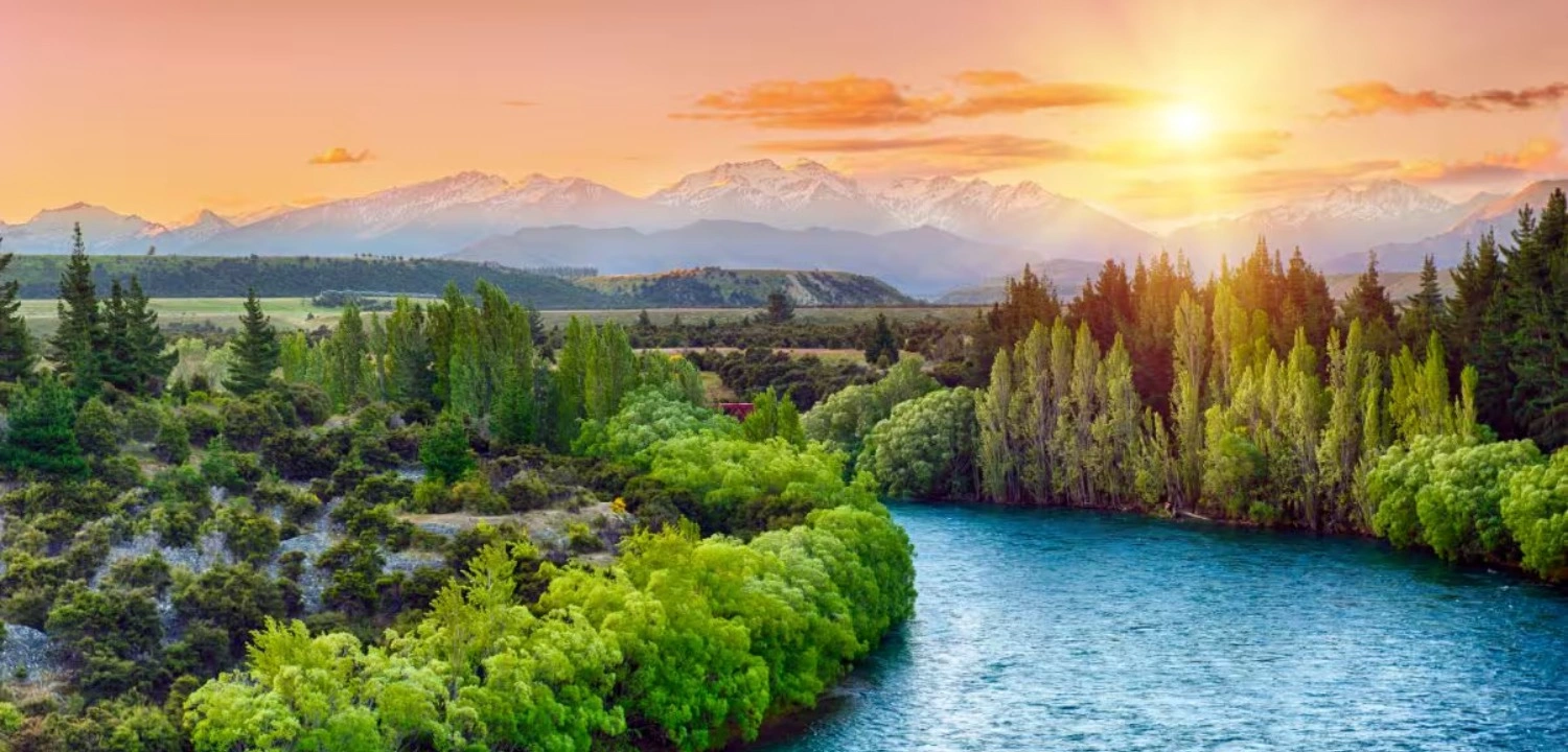 Top New Zealand Attractions: 25 Places to Explore | Travel Rethink Ways 33 New-Zeeland-cover