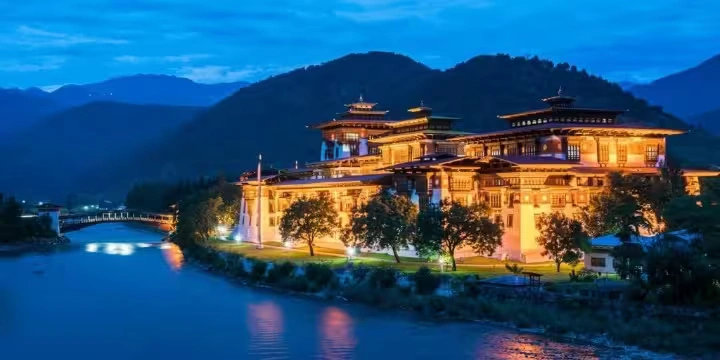 Bhutan Attractions: 30 Peaceful Places To Explore| Travel Rethink Ways 3 Paro-Dzong.