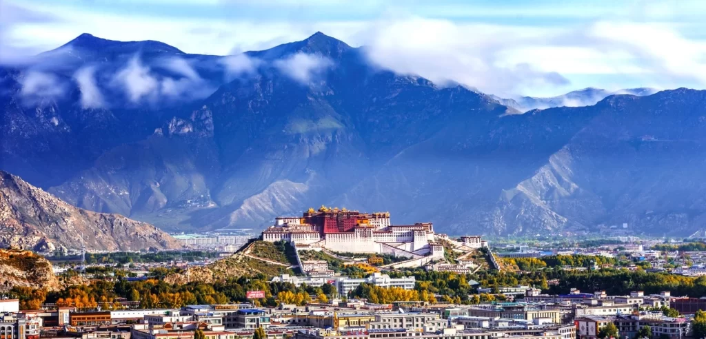 China Bucket List: 30 Amazing Attractions | Travel Rethink Ways 7 polata palace