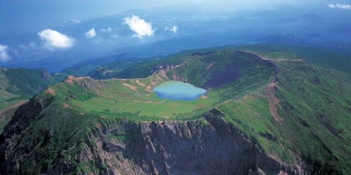 South Korea Attractions: 30 Must-Visit Places & Experiences for an Unforgettable Trip| Travel Rethink Ways 19 trw south korea attraction Hallsan Mountain