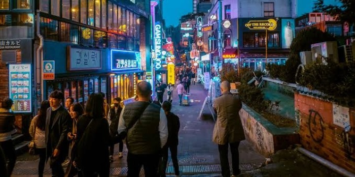 South Korea Attractions: 30 Must-Visit Places & Experiences for an Unforgettable Trip| Travel Rethink Ways 31 Itaewon